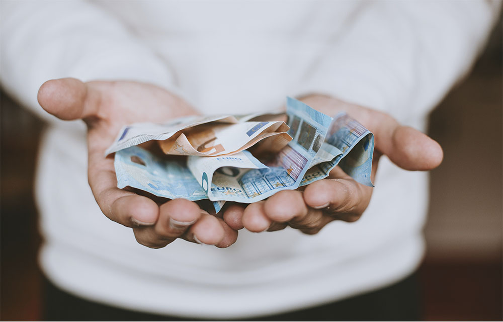 15 procent av unga lägger hälften eller mer än hälften av sin inkomst på boende