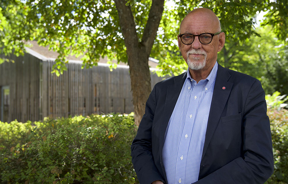 Hans Dahlgren föreläser i Uppsala om Sveriges stundande ordförandeskap i EU:s ministerråd. 