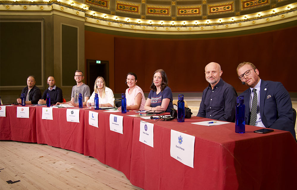 Från vänster: Tobias Smedberg (V), kommunalråd och andranamn på riksdagslistan, Erik Pelling (S), kommunstyrelsens ordförande, Jacob Risberg (MP), förstanamn på riksdagslistan, Nora Karlsson (C), andranamn till kommunfullmäktige och ledamot Centerstudenter, Lina Nordquist (L), riksdagsledamot, Evelina Solem (KD), tredjenamn till kommunfullmäktige och ordförande för KD-kvinnor i Uppsala län, Stefan Olsson (M), valbar plats på riksdagslistan, och David Perez (SD), riksdagsledamot